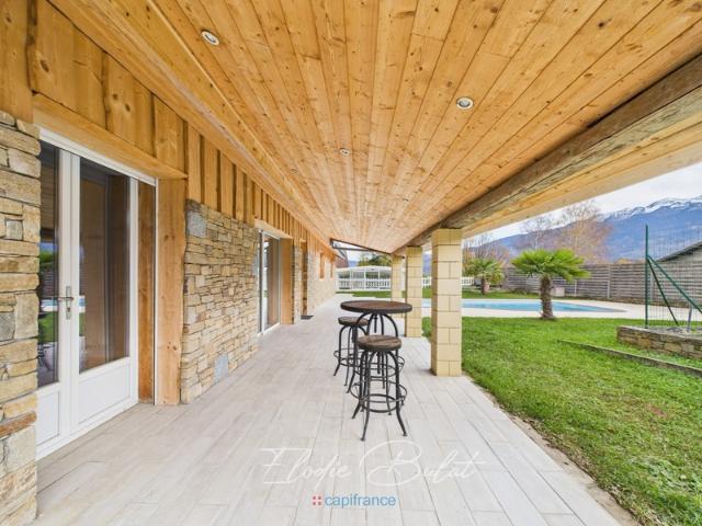 Maison de charme de plain pied avec piscine et dépendances – MONTAILLEUR 73