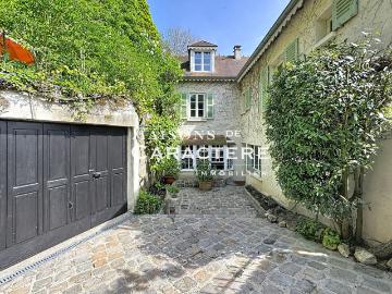 Maison de charme de 150 m2 avec annexes à Thiverval