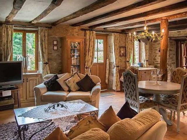 Maison de charme de 200m² avec piscine à Cussac