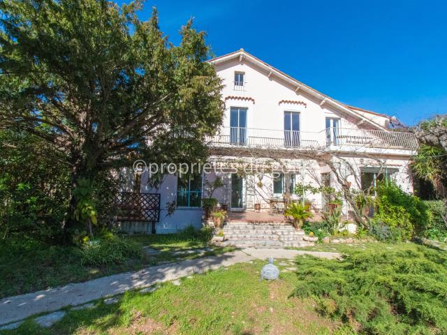 Maison de charme des années 30 Quartier de la Corniche, Sè. 200m² Sète