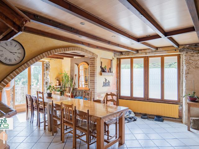 Maison de charme en pierre à vendre à Saint Étienne du Bois, proche Legé 174 m2 habitables