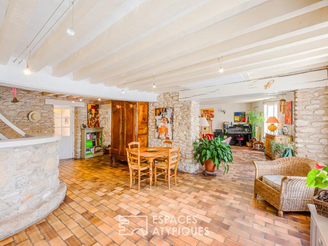 Maison de Charme en Pierre avec Atelier et Jardin bordé par un ru