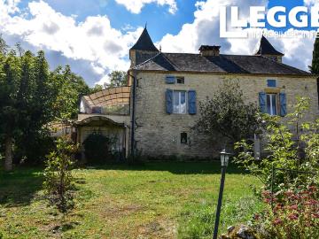 Maison de charme en pierres de 7 pieces avec jardin,piscine sise au calme a proximite de Gourdon Lot