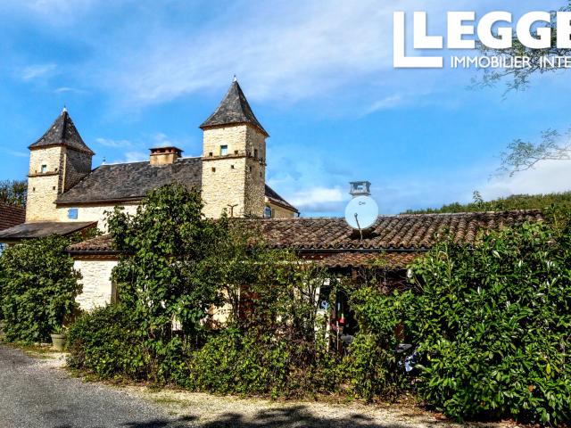 Maison de charme en pierres de 7 pieces avec jardin,piscine sise au calme a proximite de Gourdon Lot