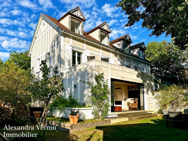 Maison de charme intégralement rénovée quartier Carnot Pérei. 205m² Saint Germain en Laye