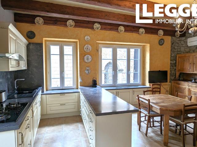 Maison de charme plus studio au cœur des Côtes du Rhône, entre Lyon et Provence, authenticité et art de vivre