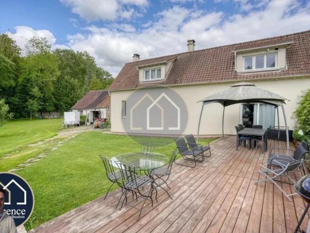 MAISON DE CHARME RÉNOVÉE, 4 CHAMBRES, AU CALME ET SANS VIS À VIS SUR 1 866 M² DE TERRAIN