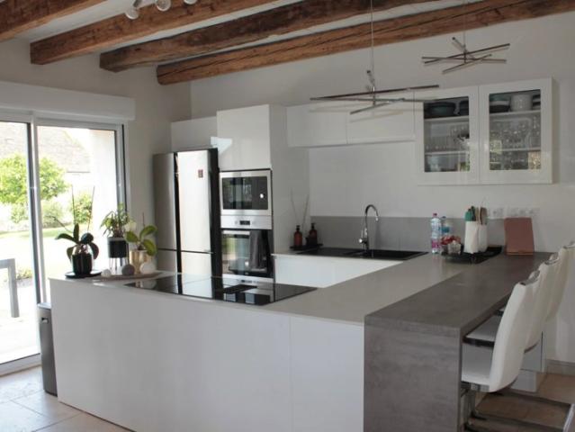 Maison de charme rénovée 4 chambres, grange, terrain clos ~950 m²