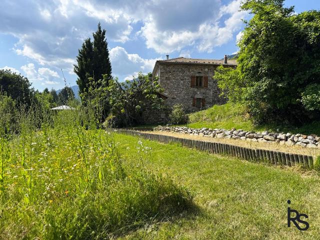 Maison de charme rénovée de 148 m2 habitables avec une vue s. 148m² Rocher