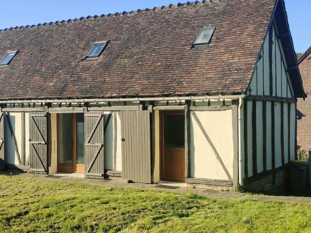 MAISON DE CHARME RENOVEE DE 85 M2 HABITABLE AVEC JARDIN TRES BIEN SITUEE SUR UN TERRAIN DE 400 M2 AU CALME