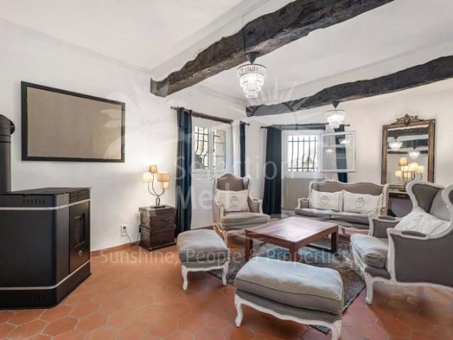 Maison de charme rénovée MAGAGNOSC cœur du vieux village