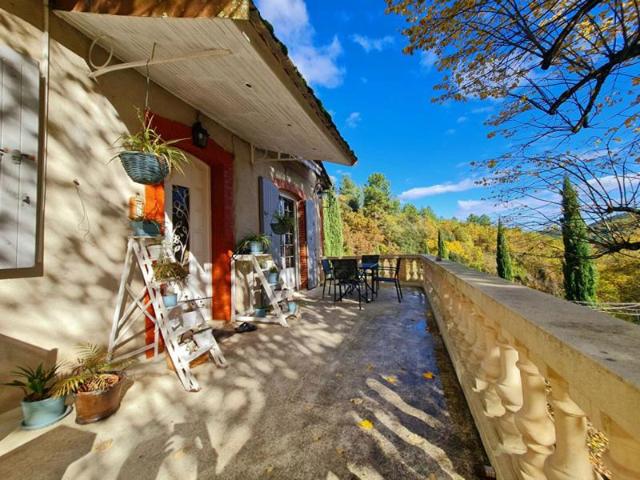 Limite Gard/Ardèche Charmante maison sur 4 hectares de terrain
