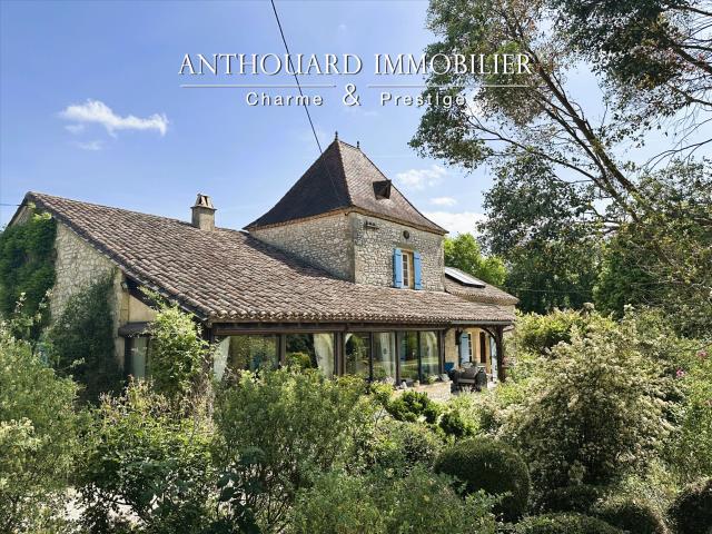 Maison de charme traversante avec piscine et garage sur 1,8. 203m² Beaumont du Périgord