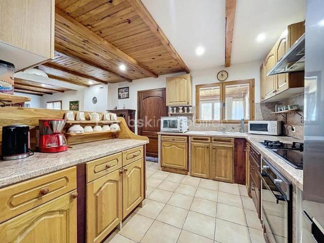 Maison de charme 186 m² – 4 chambres – terrain 2000 m² – dépendances – Valderoure