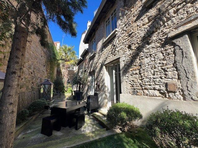 Maison de charme 18e siècle – 232 m² avec terrasses – Saint Étienne centre ville rue Michelet