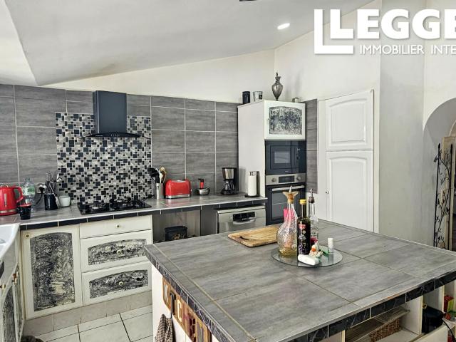 Maison de charme 137 m² avec piscine, 3 chambres, dépendances et prairie de 7 822 m² à Saint Hilaire le Voust