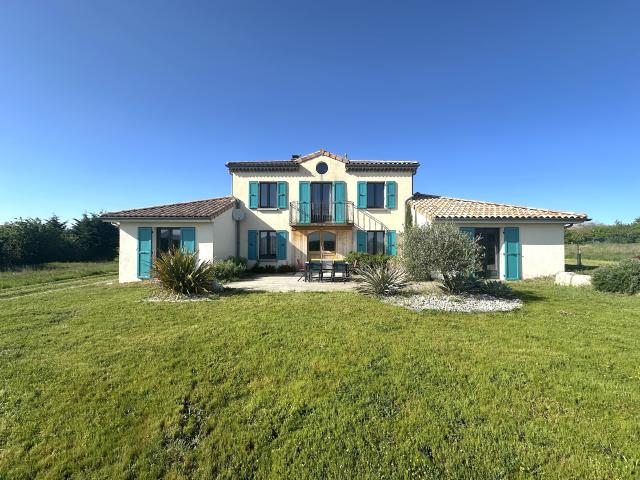 Maison de charme 4 chambres 175 m2 habitables avec terrain et garage