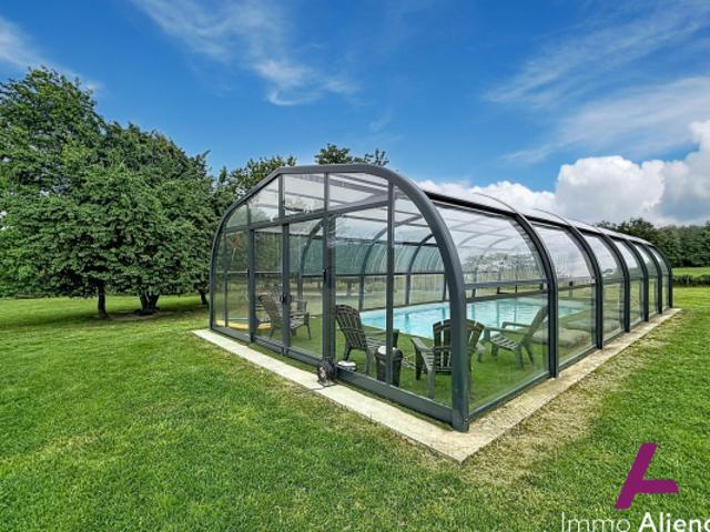 Maison de charme – 4 hectares – Piscine chauffée