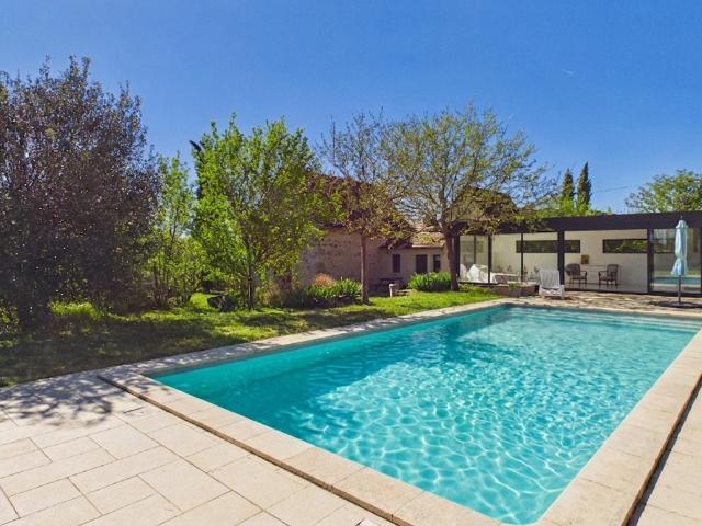 Maison de charme 6 pièces avec piscine, hameau paisible