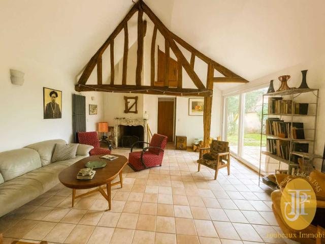 Maison de charme 6 pièces Terrain 1000 m2 Louée meublée Proche gare