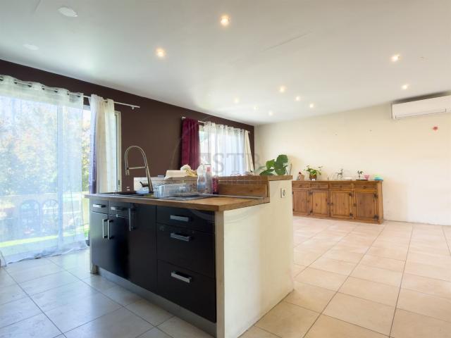 Maison de cinq pièces avec grand garage à Beauchas 117m² Beauchastel