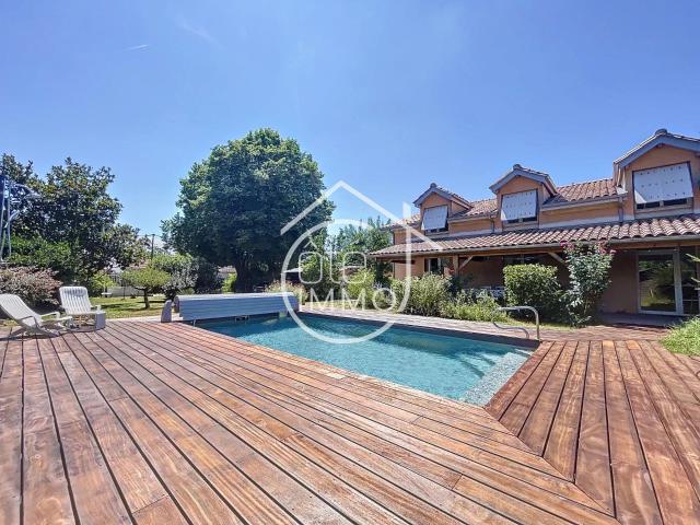 Maison de bourg 200 m² avec piscine 207m² Saint Emilion