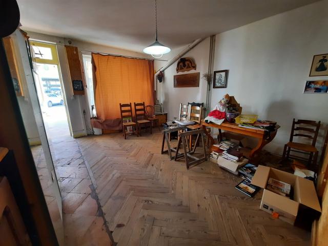 Maison de bourg 225 m2 à rafraîchir idéalement située 225m² Monségur