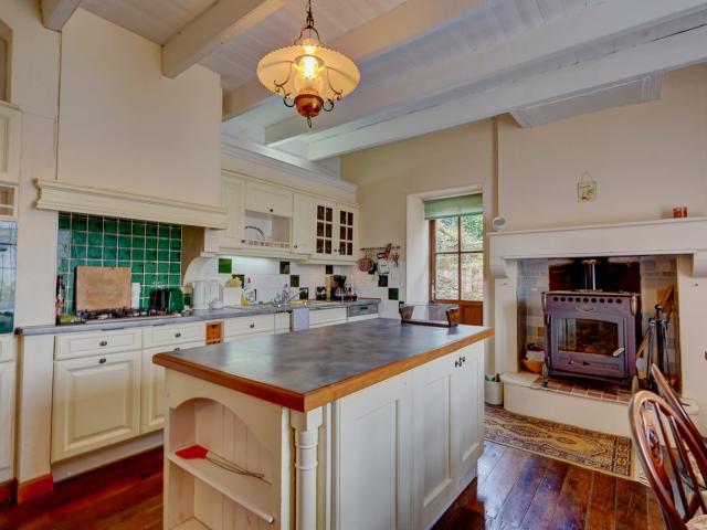 Maison de Bourg 4/5 Chambres 202m² Fenioux