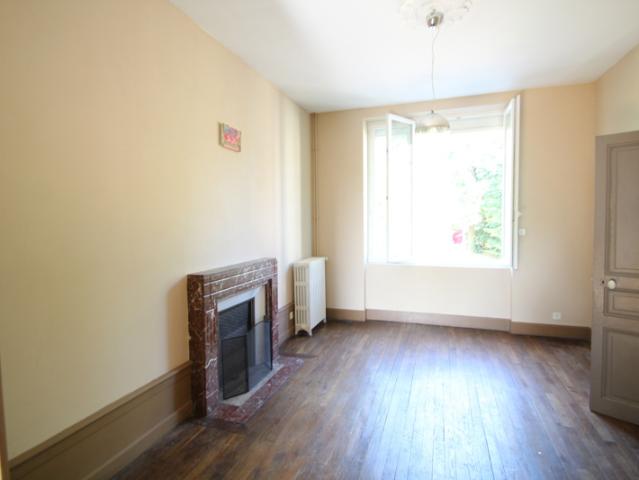 Maison de Bourg à Vendre 3 ou 4 chambres