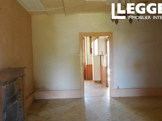 Maison de bourg à rénover avec terrain, dépendances et fort potentiel