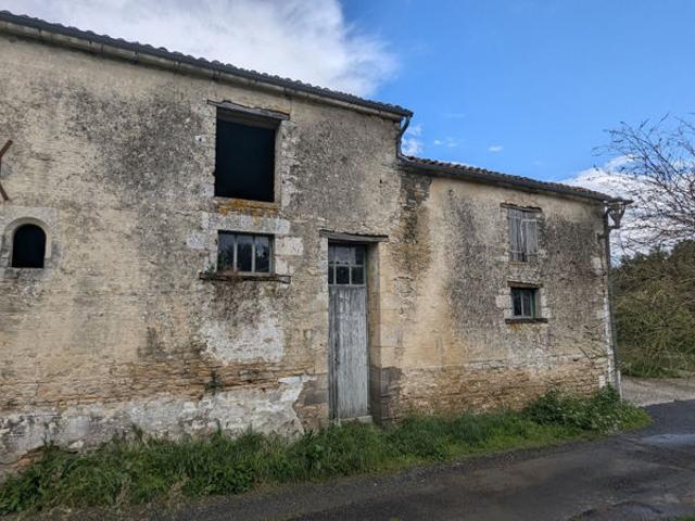 Maison de bourg à rénover entièrement sur Maillé Marais Poit