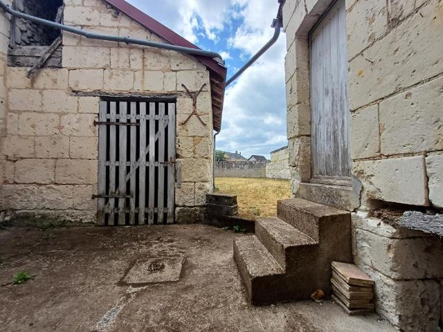 Maison de Bourg à rénover VERNOIL LE FOURRIER 49390