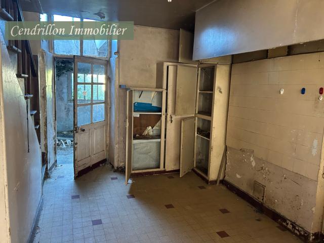 Maison de bourg à rénover 235 m2 de terrain