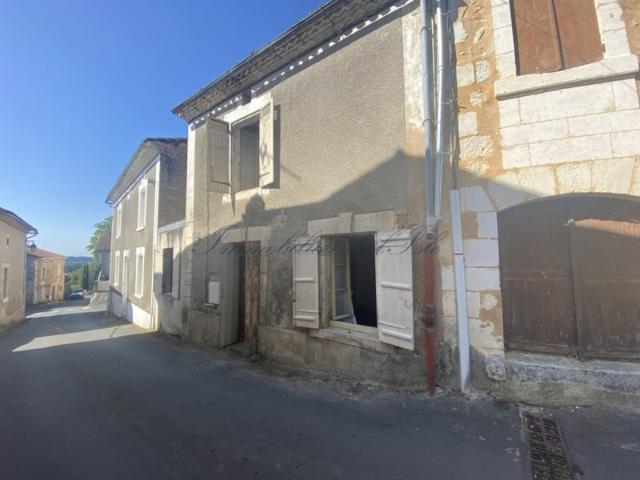MAISON DE BOURG A RENOVER