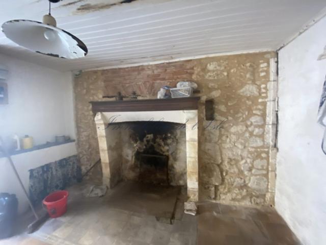 MAISON DE BOURG A RENOVER