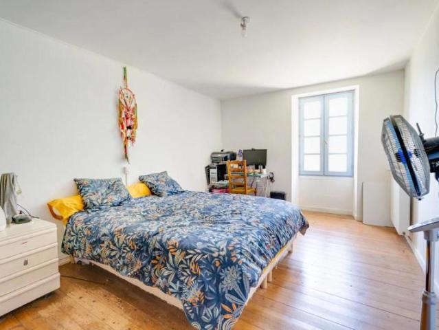 Maison de bourg avec dépendance et jardin – Saint Juire Champgil