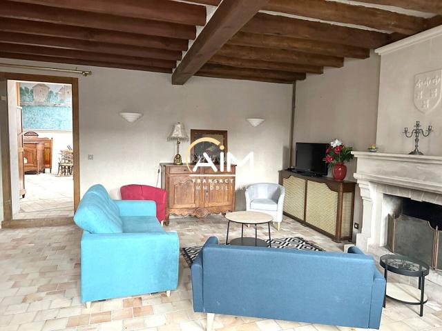 Maison de Bourg avec Dépendances et Fort Potentiel 193m² Bléré