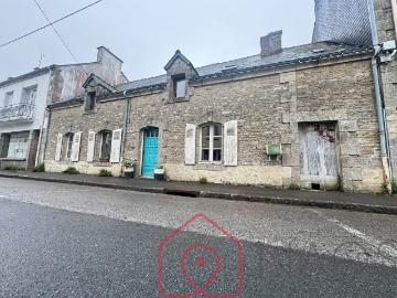 Maison de bourg avec jardin – Séglien – 85 000 €