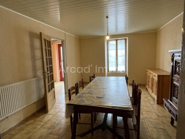 Maison de bourg avec sa piscine et terrain. 155m² Serres et Montguyard
