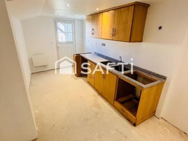 maison de bourg de 79 m² rénovée avec petit extérieur