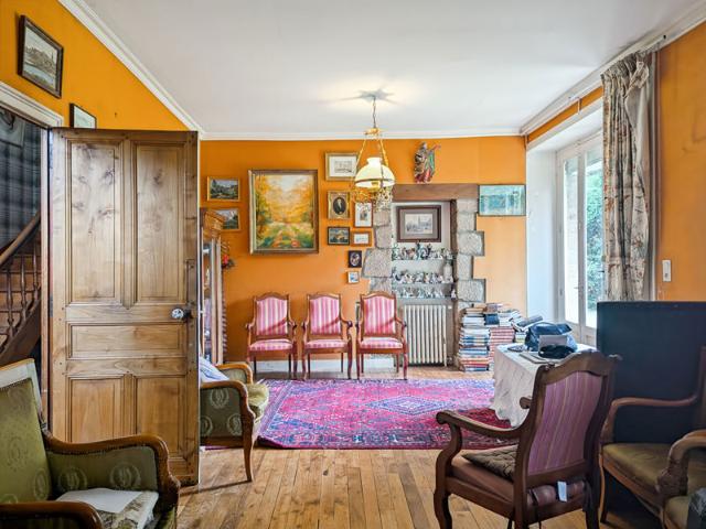 Maison de bourg en pierre à vendre à Saint Ouen des Alleux ? Terrain de 17 000 m² sans vis à vis
