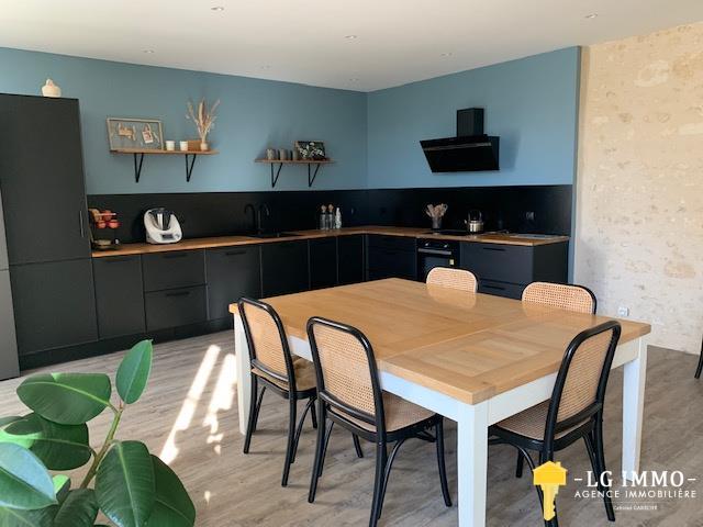 Maison de bourg en pierres entièrement rénovée, 203 m2, 5 ch. 203m² Saint Thomas de Conac