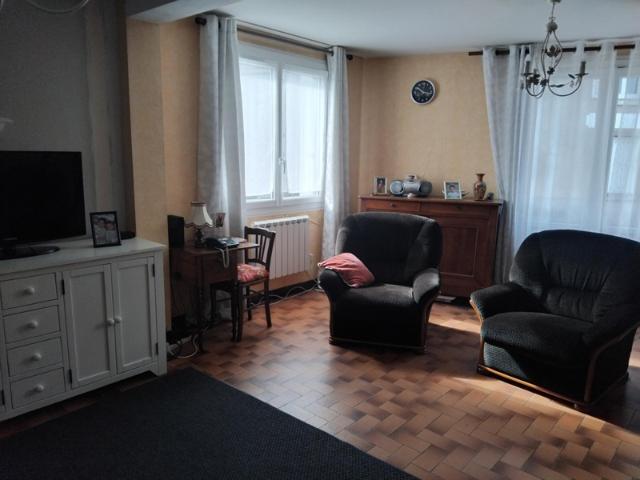 Maison de Bourg Habitable de suite Terrain de 2012 m2 non