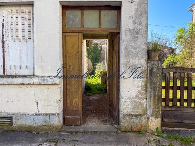 Maison De Bourg Jusqu'a 5 Appartements Possibles 216m² Cubjac