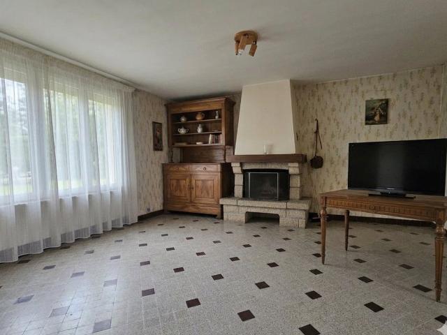 MAISON DE BOURG LA ROMAGNE 5 CHAMBRES