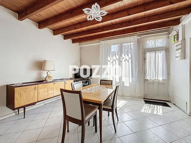 Maison de bourg Saint Jean Le Thomas 6 pièces, 4 chambres de 99 m2, terrasse, garage, jardin et verger