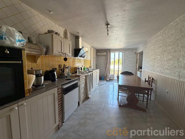 Maison de bourg sur 206m2 habitable située entre Lignieres e. 206m² Morlac