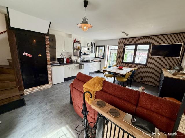 Maison De Bourg Renovée Avec Commerces À Pied 70m² Pont Audemer