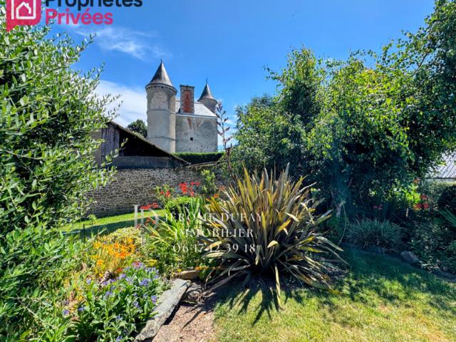Maison de bourg rénovée de 130 m² avec jardin, véranda et deux garages ? Aucun travaux à prévoir ? Ambrières les Vallées 53300 en mayenne 53