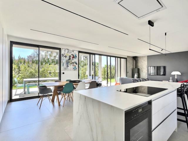 Maison de grand standing et studio PROCHE CENTRE 228m² Divonne les Bains